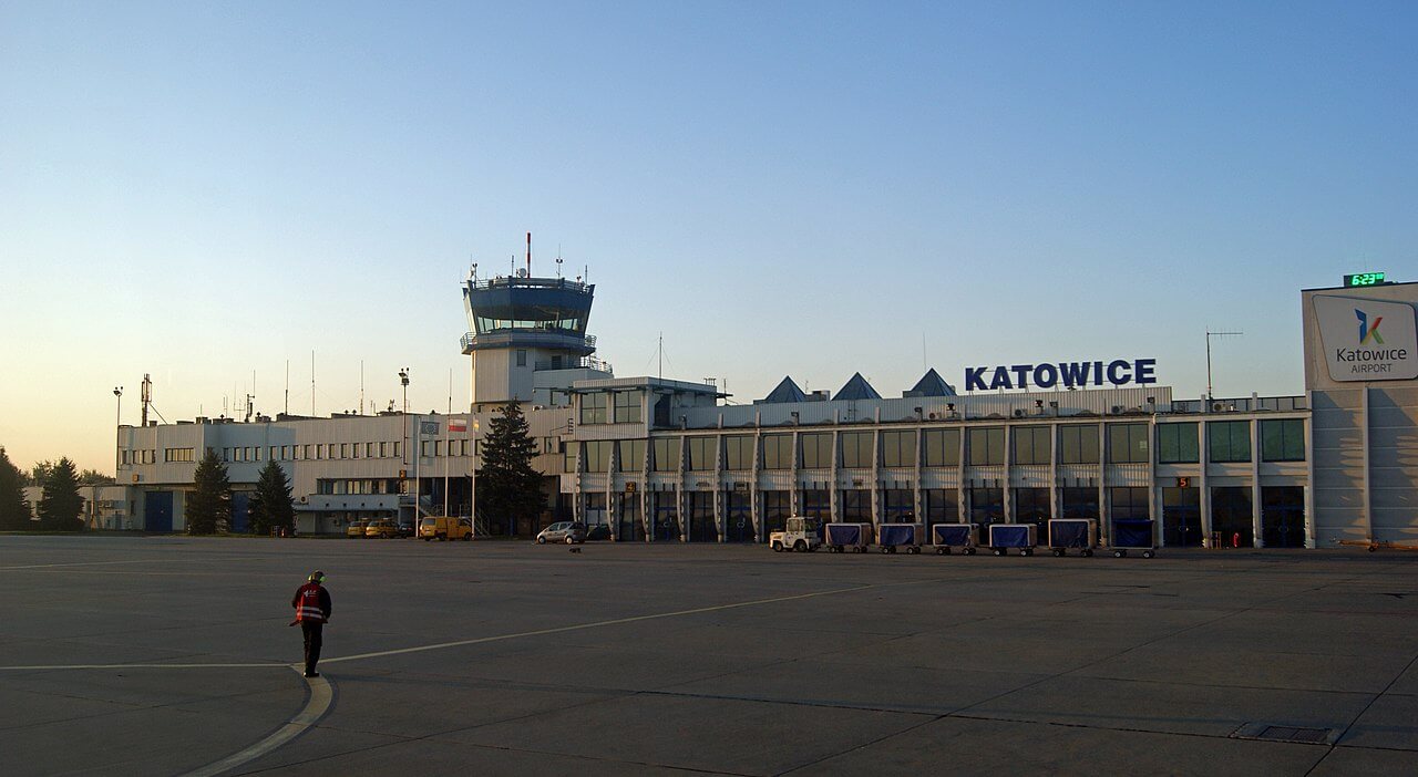 Parking Pyrzowice - Najtańszy Parking Lotnisko Katowice! | ParkVia