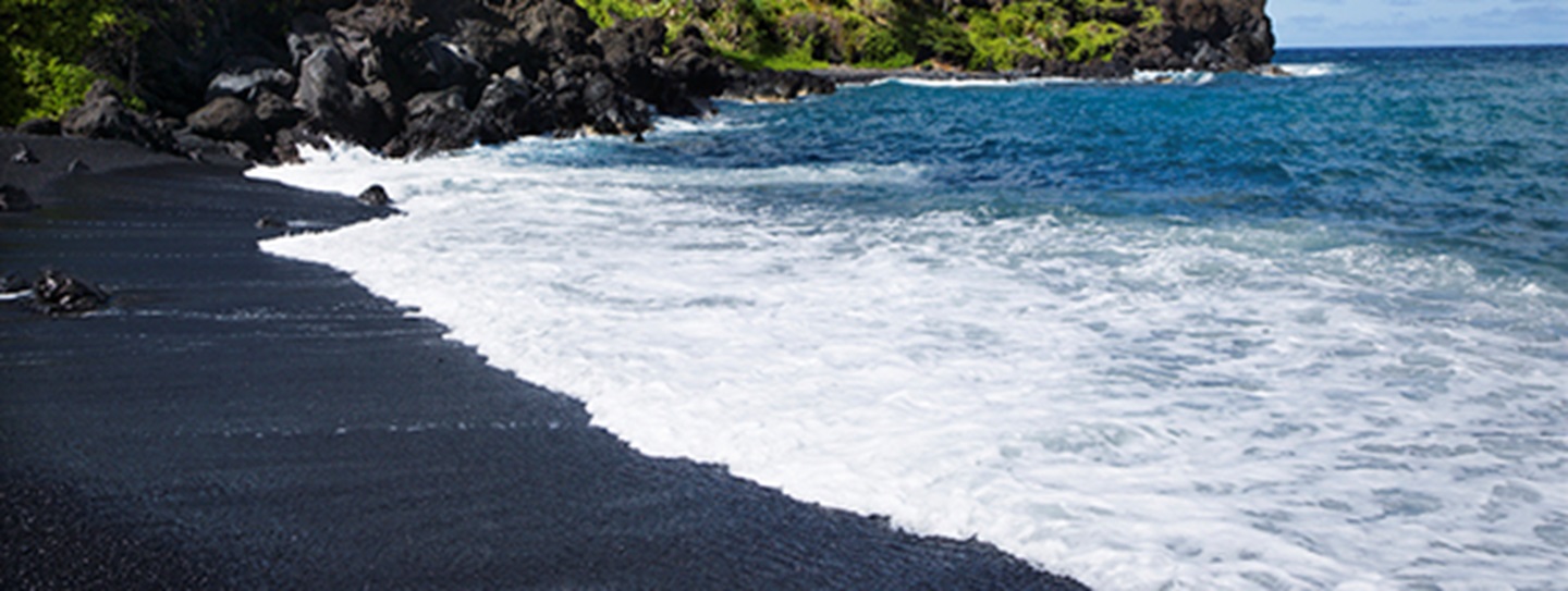 visit-the-beautiful-black-sand-beaches-of-hawaii