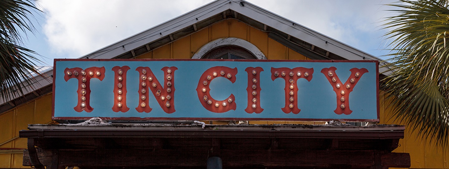 relax-and-shop-at-the-rustically-beautiful-tin-city