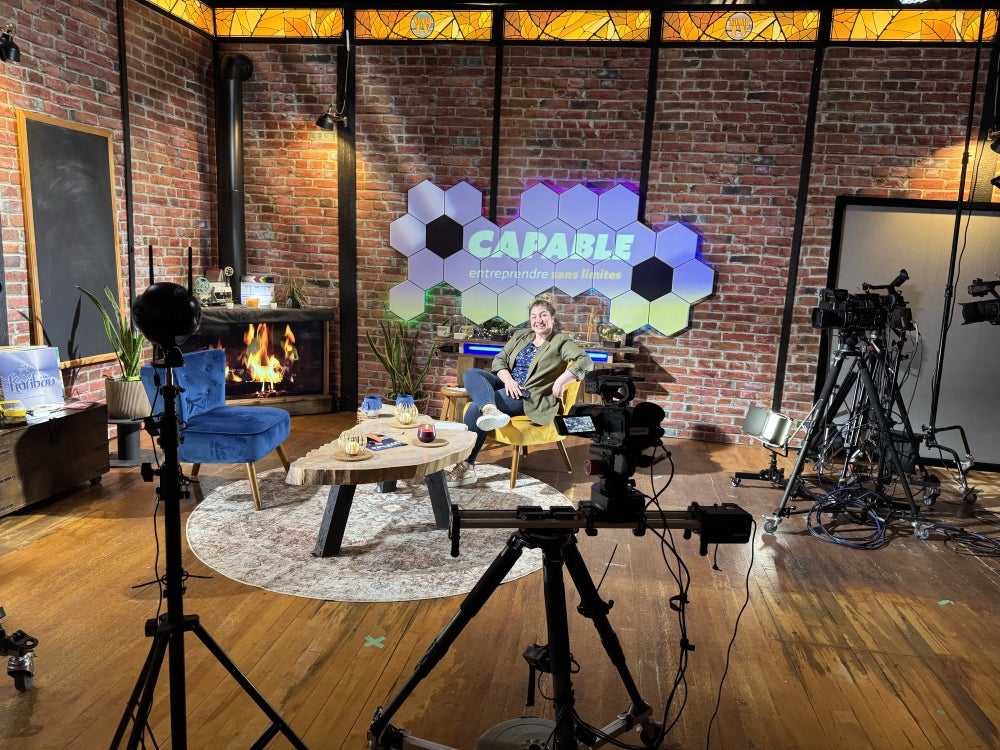 Kim Auclair  dans la studio de Capable Média