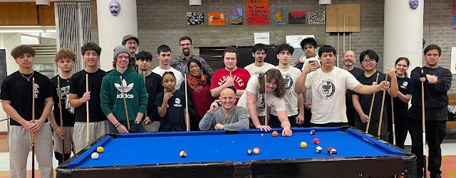 8 balls team