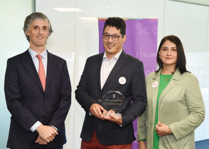 Fundación Amanoz