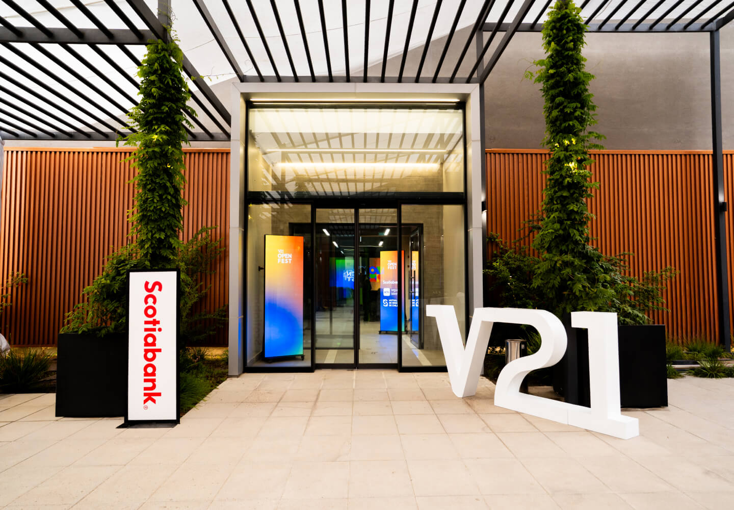Scotiabank Chile y el Distrito de Innovaci&oacute;n V21 sellan una alianza
