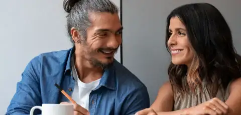 jóvenes conociendo la diferencia entre AFP y ONP