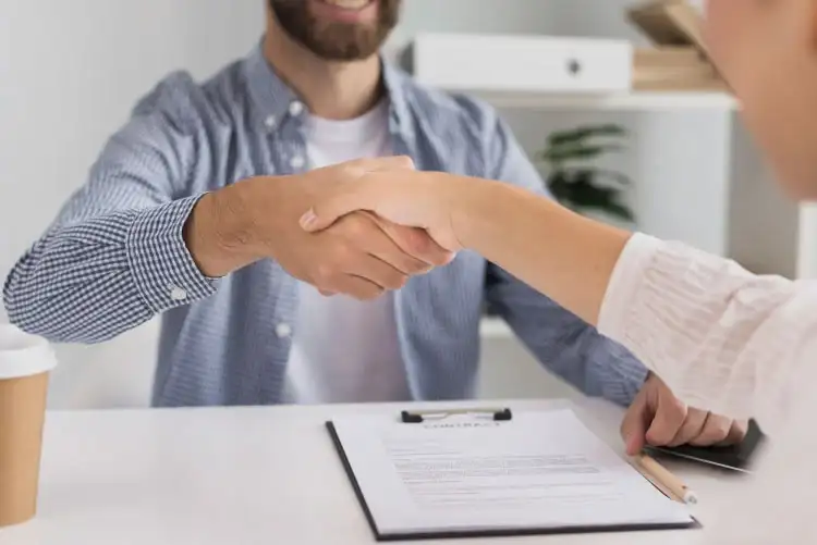 cliente contrata un seguro de protección de tarjetas de scotiabank