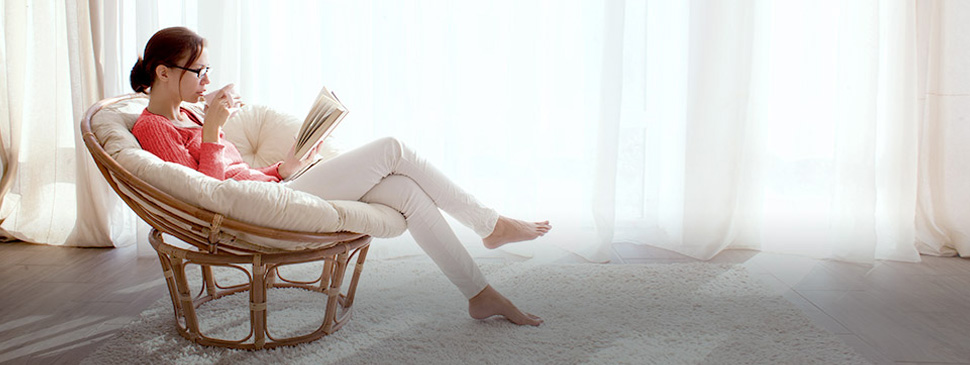 mujer leyendo un libro