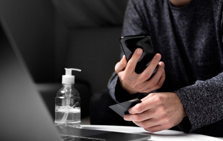 usuario de scotiabank revisa tips para prevenir el smishing