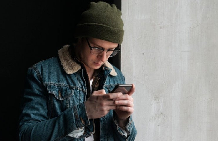 usuario investiga los tipos de smishing que existen