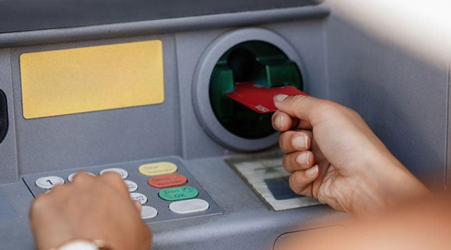 Qué es disposición de efectivo con tarjeta de crédito