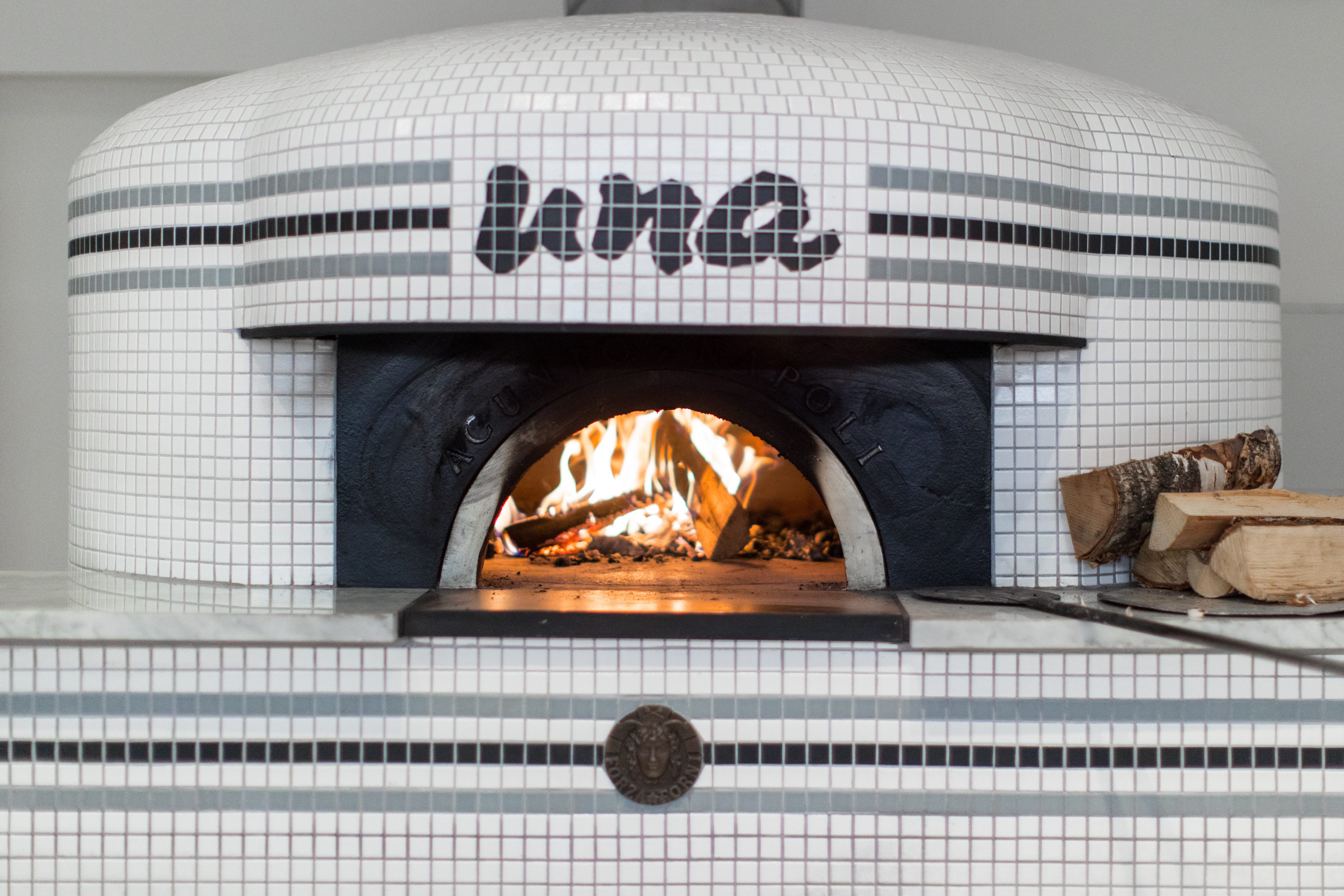 una-pizza-napoletana-hero-image